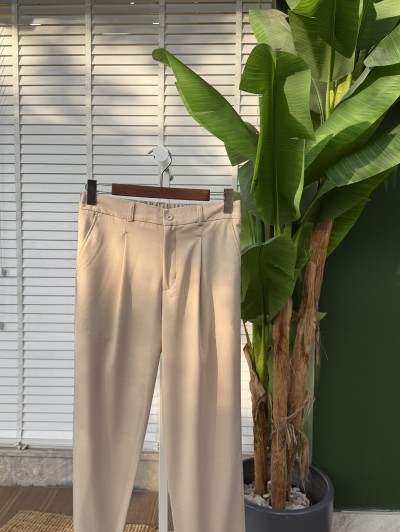 Tek Pile Rahat Kalıp Kemerli, Lastikli Arka Cepli Pantolon