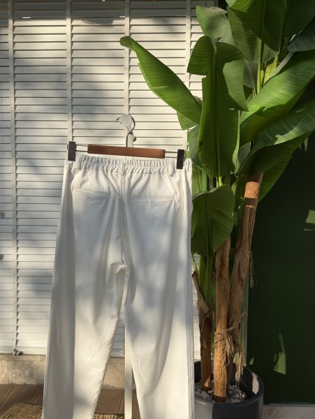 Tek Pile Rahat Kalıp Kemerli, Lastikli Arka Cepli Pantolon