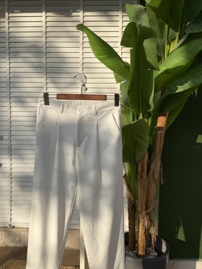 Tek Pile Rahat Kalıp Kemerli, Lastikli Arka Cepli Pantolon